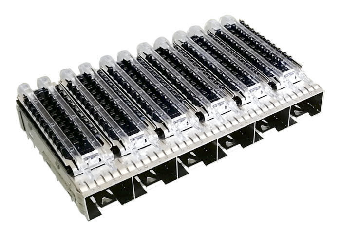 Auf Käfig-Oberfläche SFP-Käfig-Verbindungsstück 1 x 6 mechanisch gekuppelt mit Kühlkörper-hellen Rohren